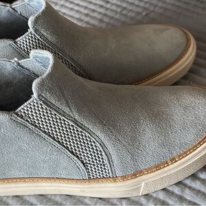 Tom’s size 6.5 casual shoe in light blue. Never used